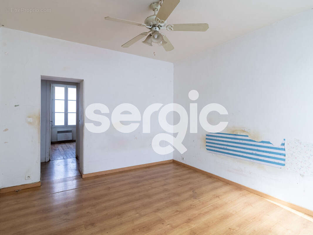 Appartement à PARIS-14E