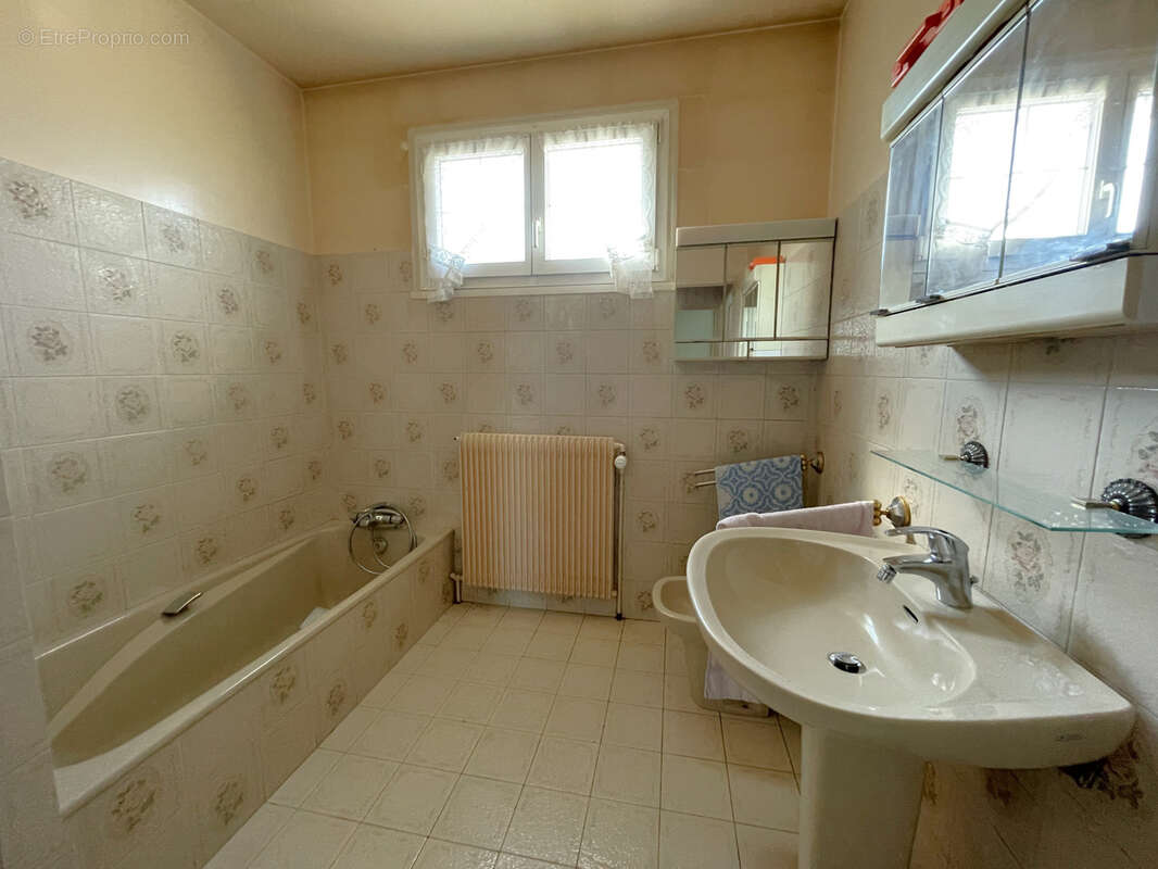 Maison à LE COUDRAY