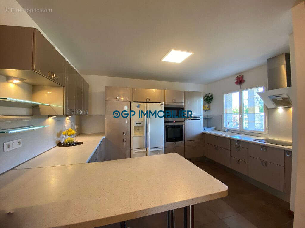 Maison à BRUGUIERES