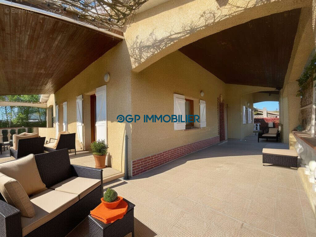 Maison à BRUGUIERES