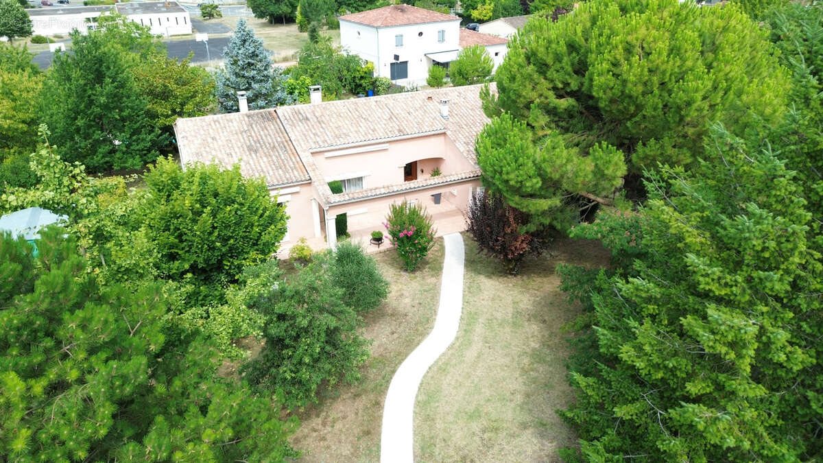 Maison à BARBEZIEUX-SAINT-HILAIRE