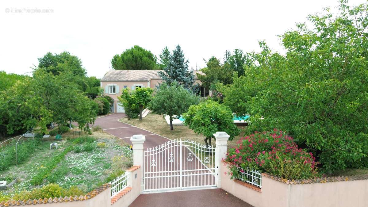 Maison à BARBEZIEUX-SAINT-HILAIRE