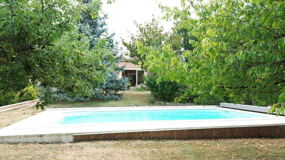 Maison à BARBEZIEUX-SAINT-HILAIRE