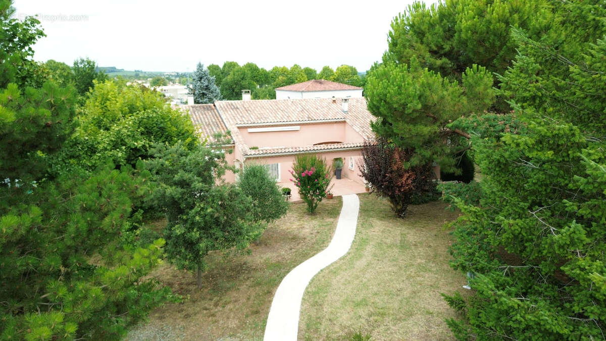 Maison à BARBEZIEUX-SAINT-HILAIRE