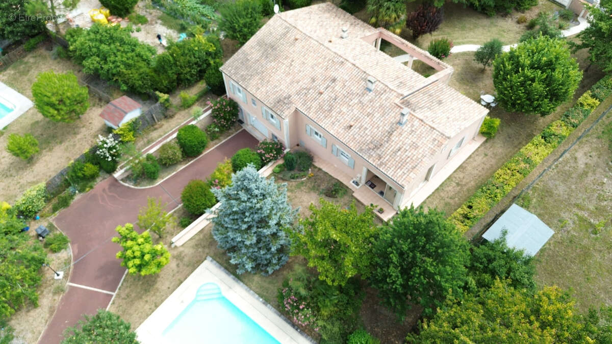 Maison à BARBEZIEUX-SAINT-HILAIRE