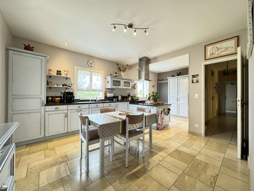 Maison à BARBEZIEUX-SAINT-HILAIRE