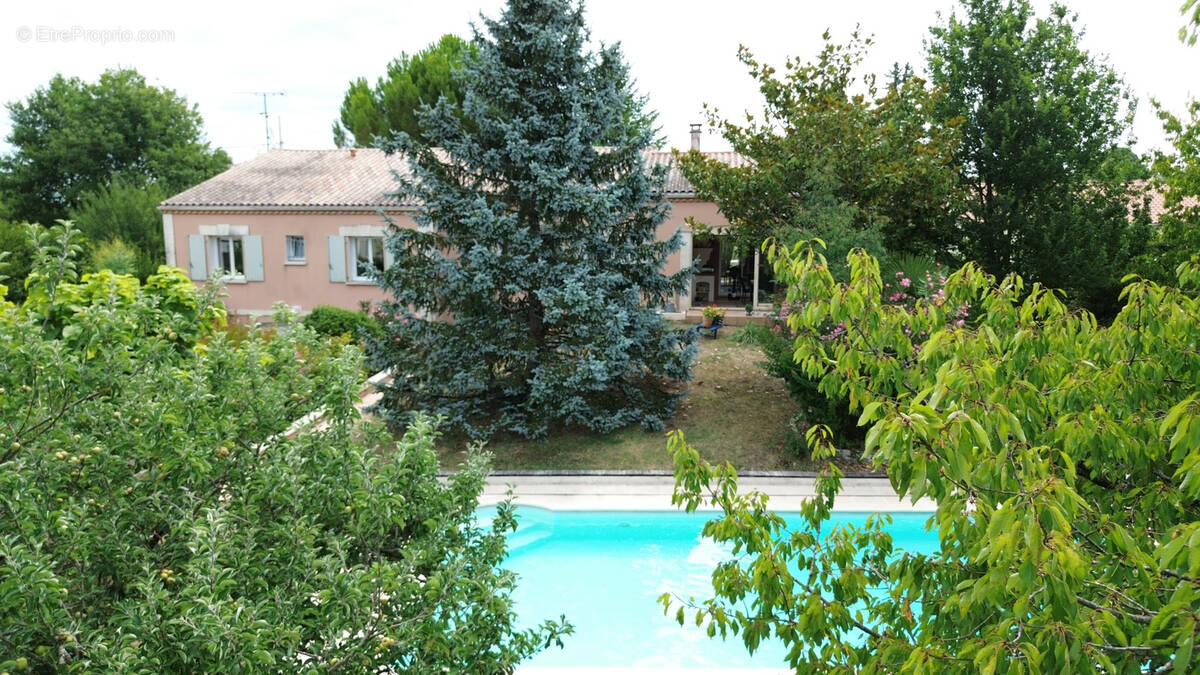 Maison à BARBEZIEUX-SAINT-HILAIRE