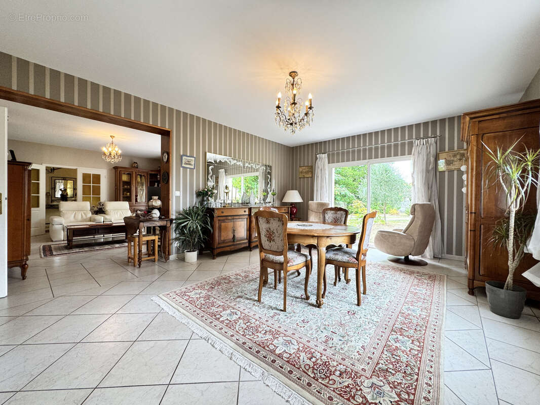 Maison à BARBEZIEUX-SAINT-HILAIRE