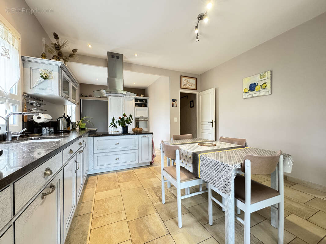 Maison à BARBEZIEUX-SAINT-HILAIRE