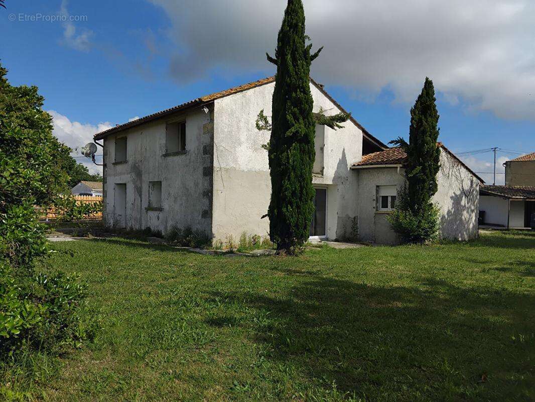Maison à SAINT-CHRISTOLY-MEDOC