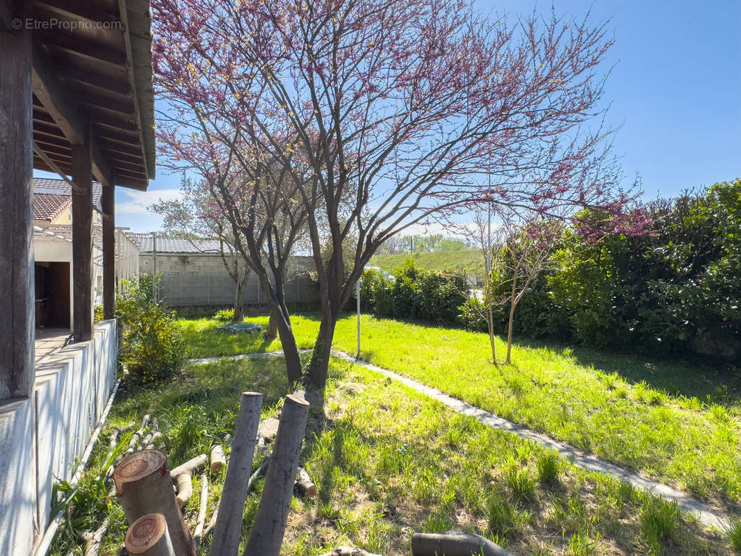 Maison à MONTELIMAR