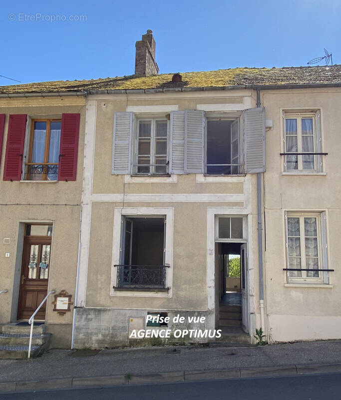 Maison à VILLENEUVE-LA-GUYARD