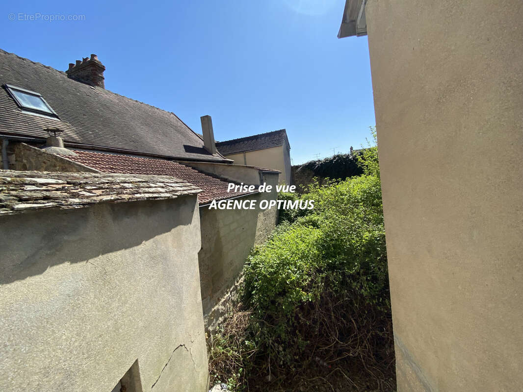 Maison à VILLENEUVE-LA-GUYARD