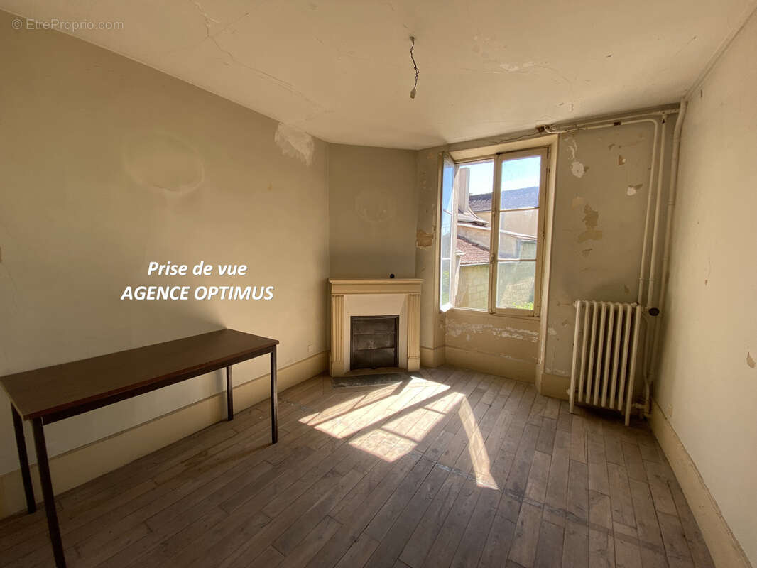 Maison à VILLENEUVE-LA-GUYARD