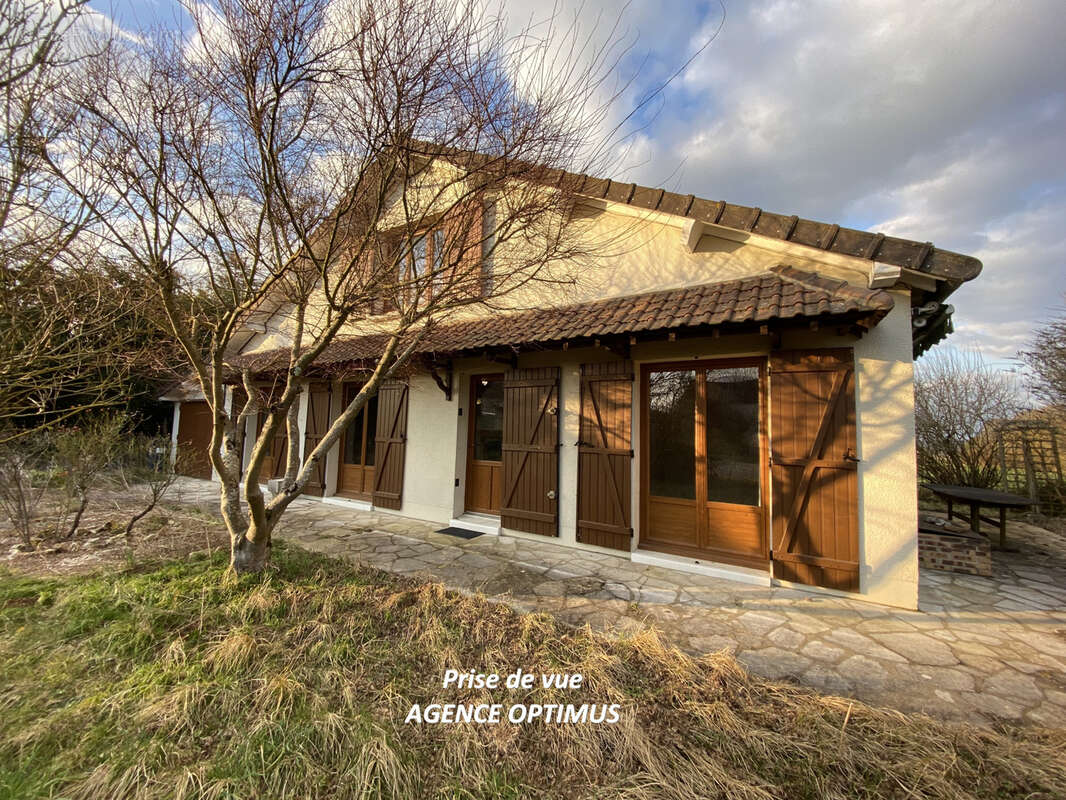 Maison à VILLENEUVE-LA-GUYARD