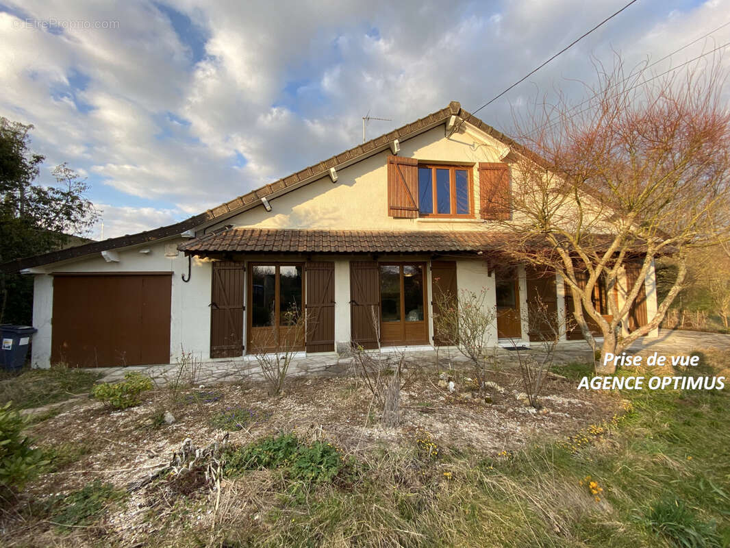Maison à VILLENEUVE-LA-GUYARD