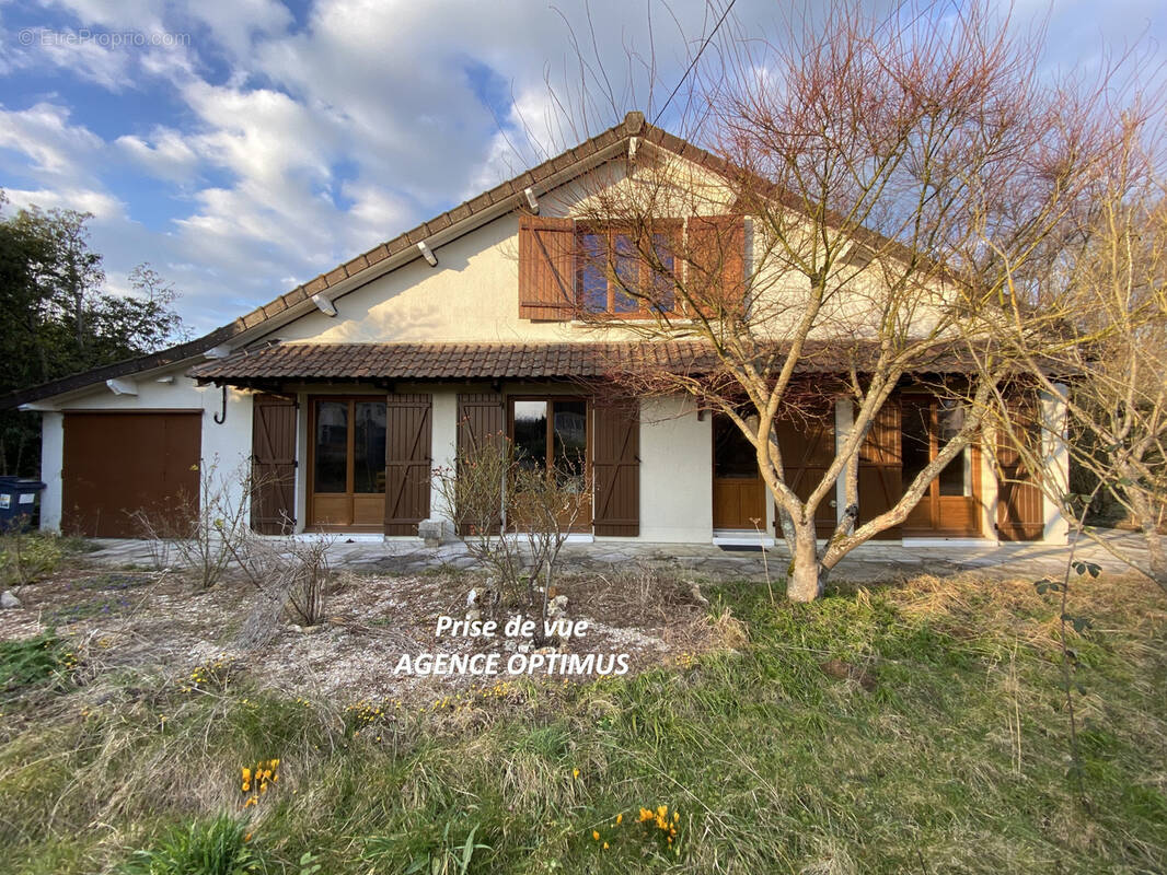 Maison à VILLENEUVE-LA-GUYARD