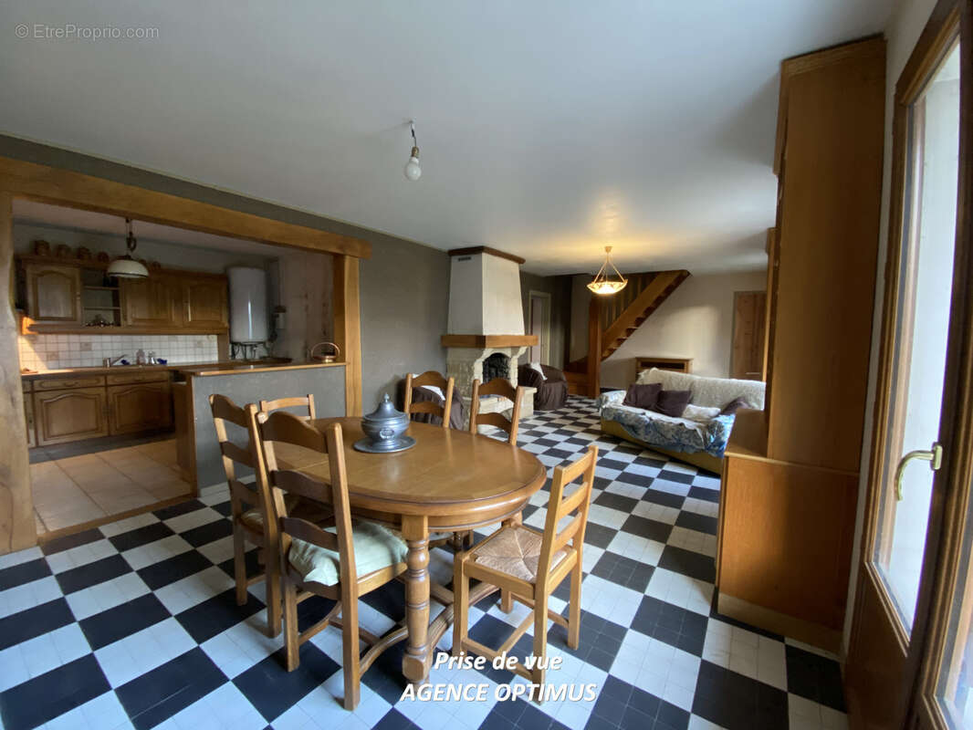 Maison à VILLENEUVE-LA-GUYARD