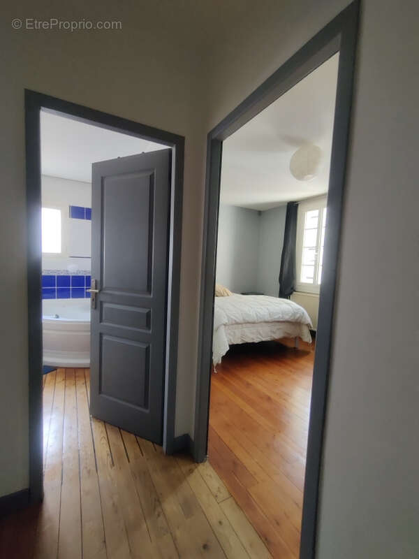 Maison à SAINT-GEORGES-DES-COTEAUX