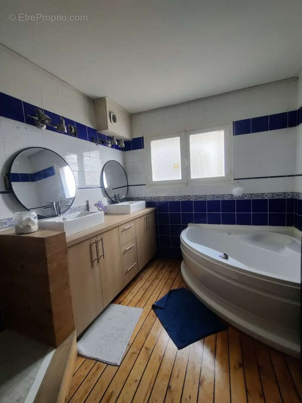 Maison à SAINT-GEORGES-DES-COTEAUX