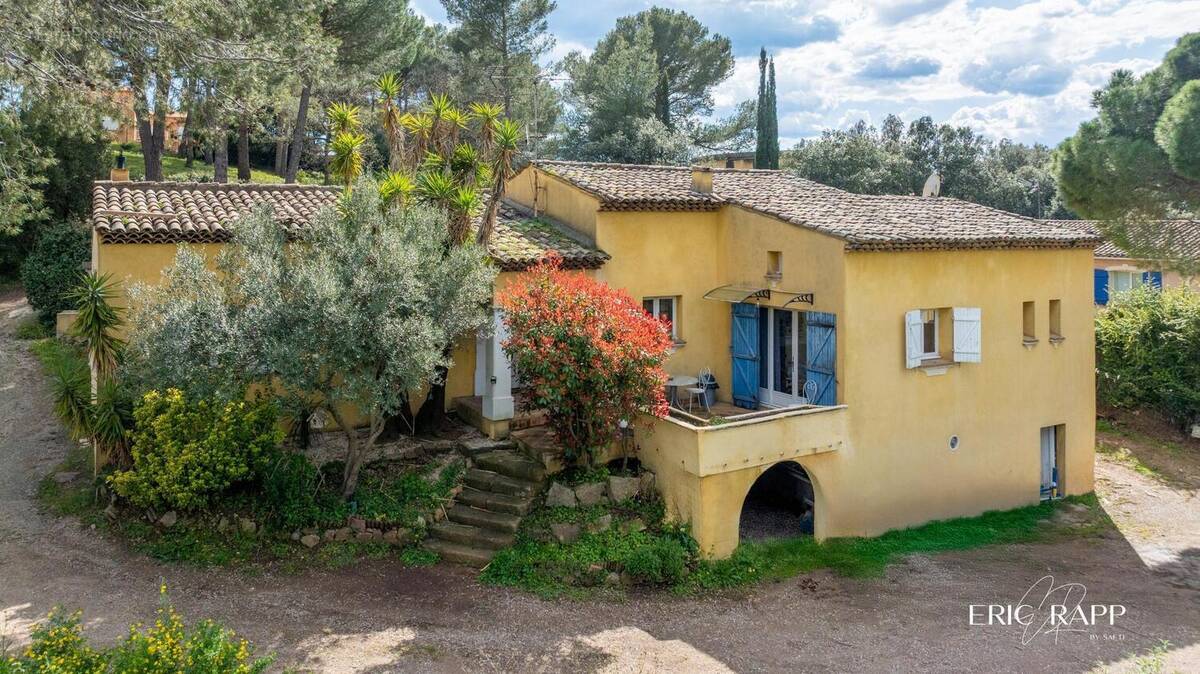 Photo 1 - Maison à ROQUEBRUNE-SUR-ARGENS