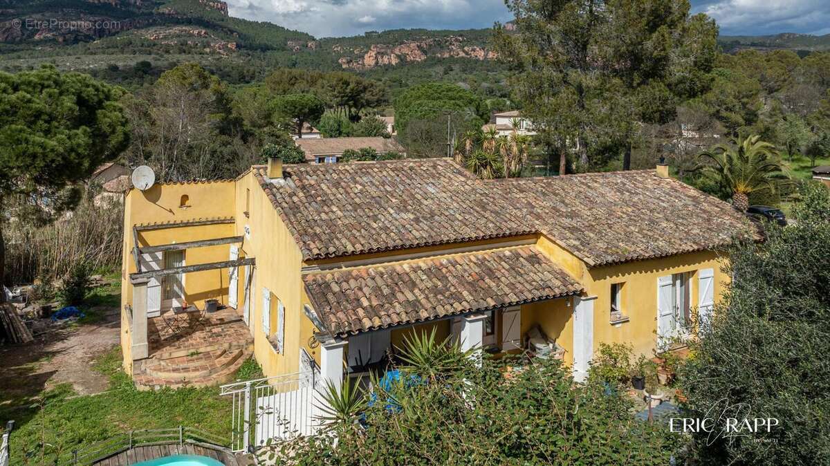 Photo 2 - Maison à ROQUEBRUNE-SUR-ARGENS