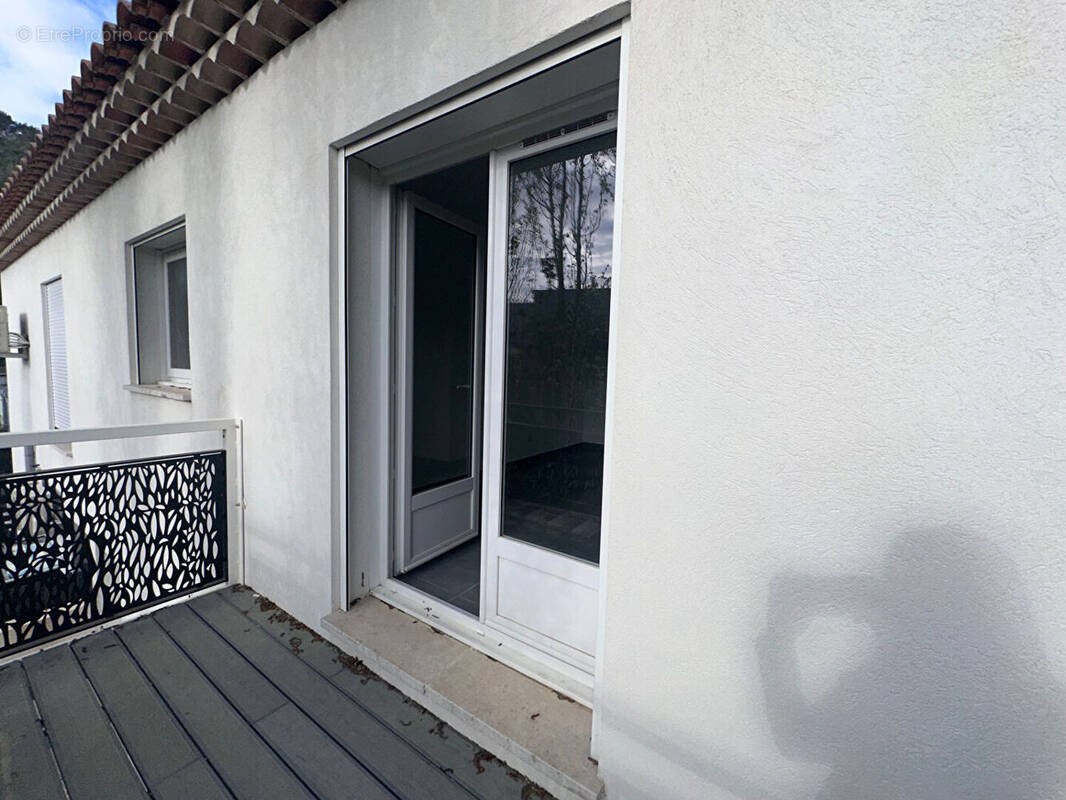 Appartement à PEYPIN