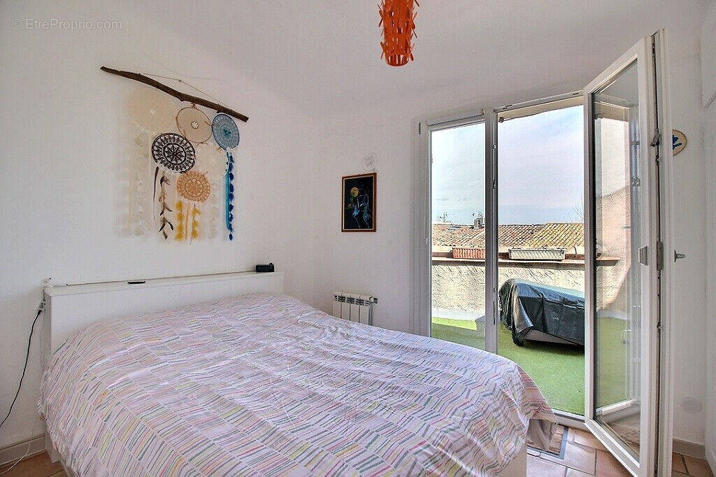 Maison à ROQUEBRUNE-SUR-ARGENS