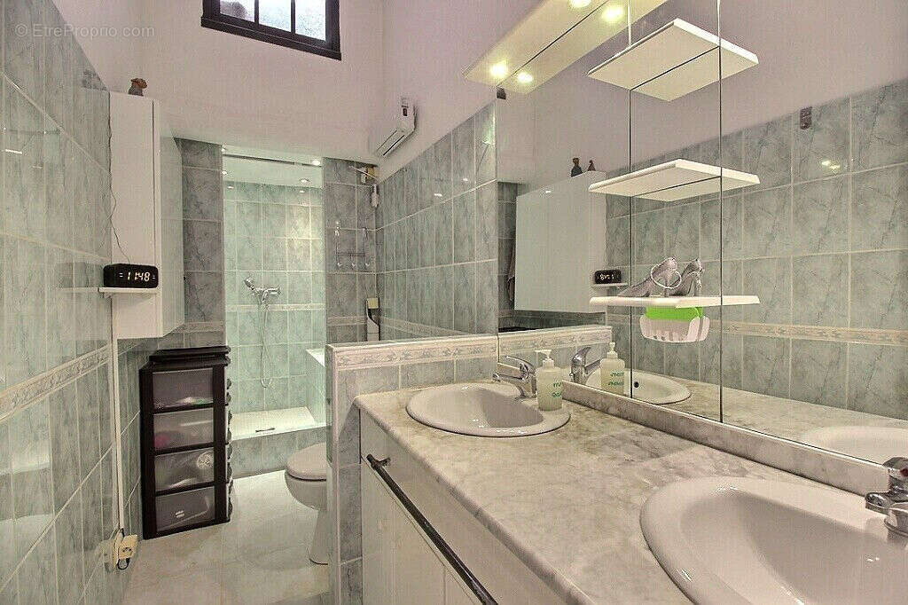 Maison à ROQUEBRUNE-SUR-ARGENS