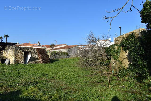 Terrain à LA BREE-LES-BAINS