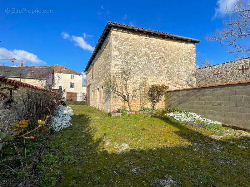 Maison à SAUZE-VAUSSAIS