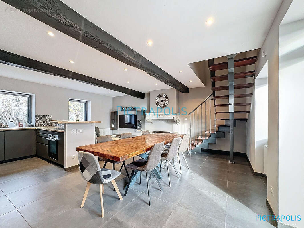 Séjour - Maison à LA BOISSE