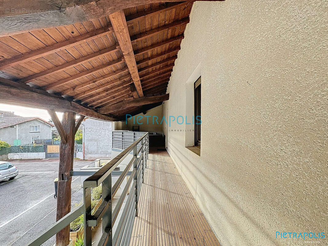 Terrasse Est - Maison à LA BOISSE