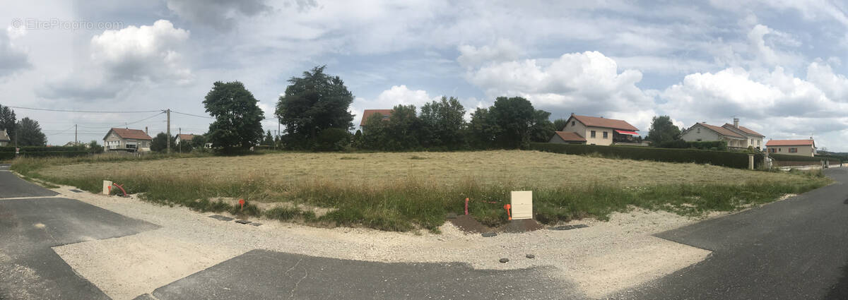 Terrain à MONTFAUCON-EN-VELAY