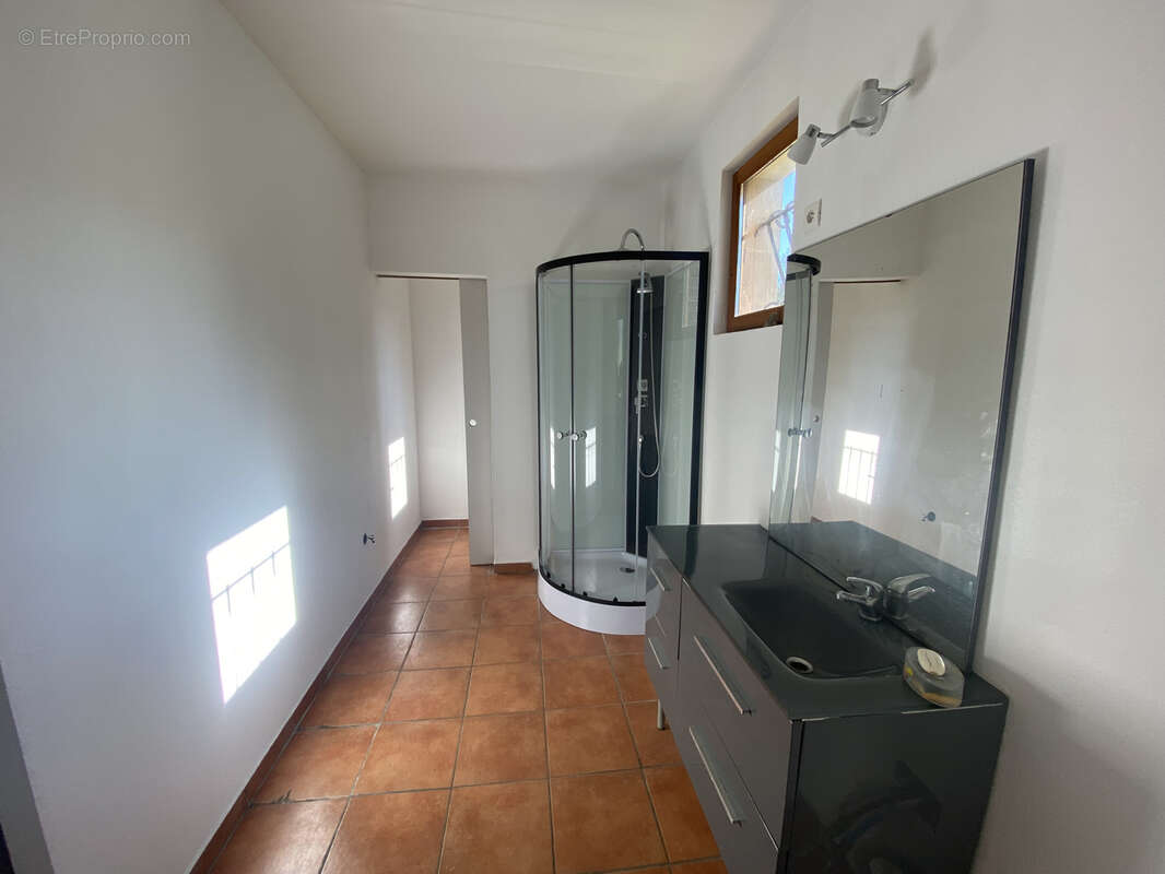 Maison à PETIT-PALAIS-ET-CORNEMPS