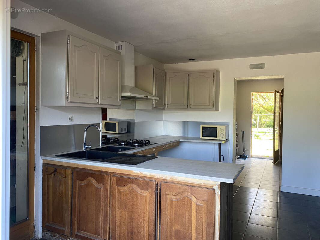 Maison à PETIT-PALAIS-ET-CORNEMPS