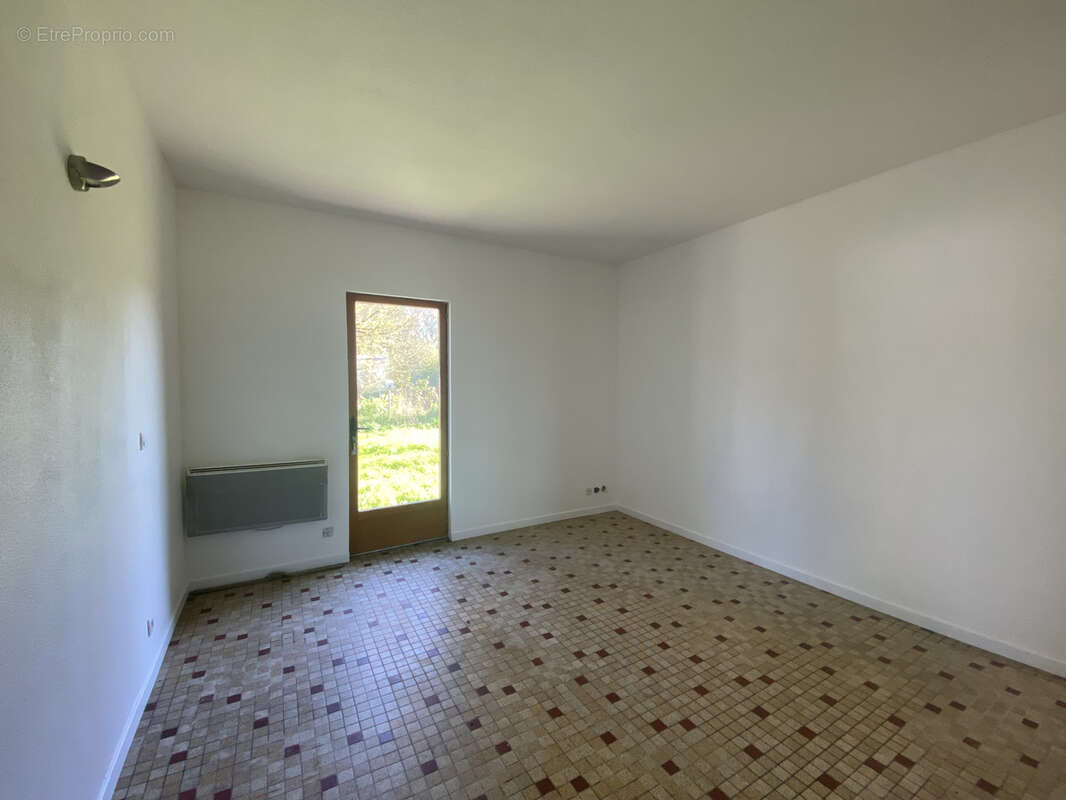 Maison à PETIT-PALAIS-ET-CORNEMPS