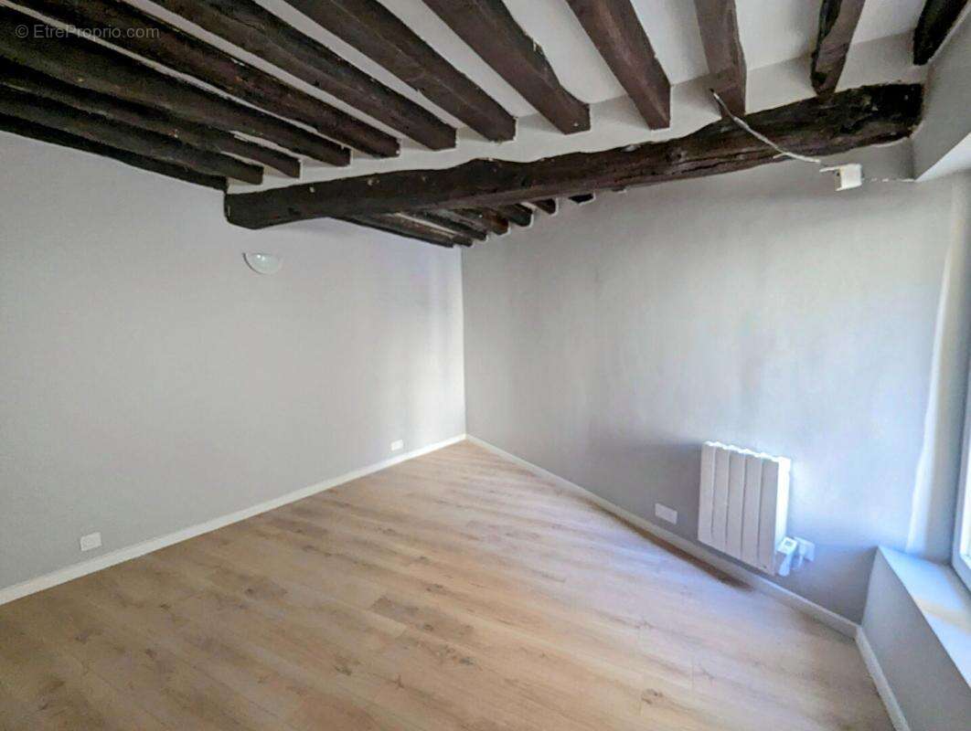 Appartement à CHANTELOUP-LES-VIGNES