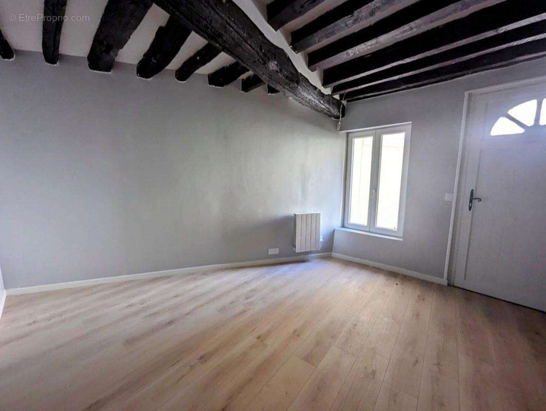 Appartement à CHANTELOUP-LES-VIGNES