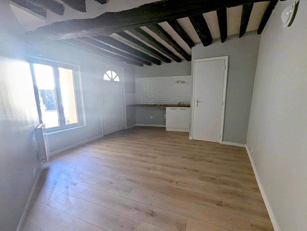 Appartement à CHANTELOUP-LES-VIGNES