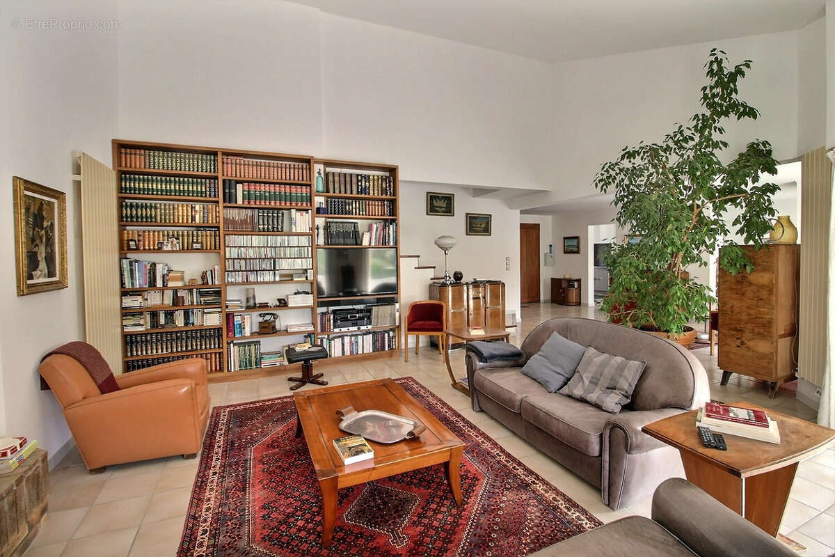 Maison à SAINT-CLEMENT-DE-RIVIERE