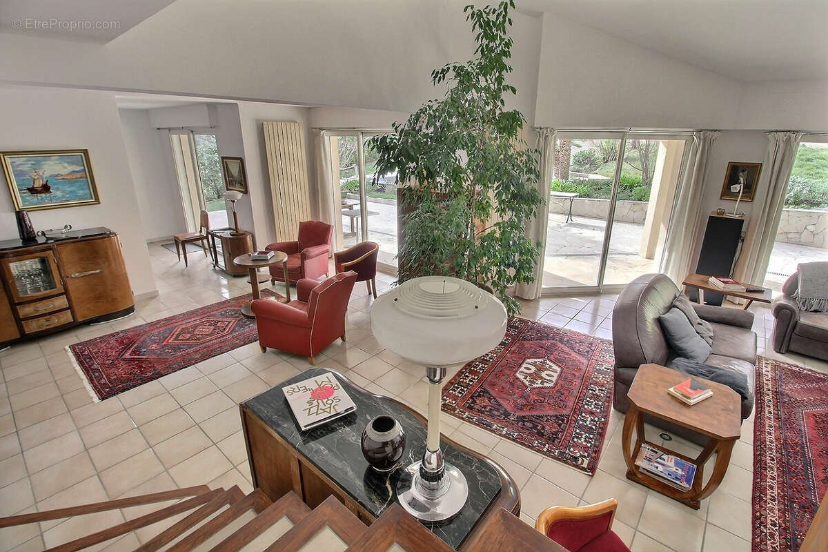 Maison à SAINT-CLEMENT-DE-RIVIERE