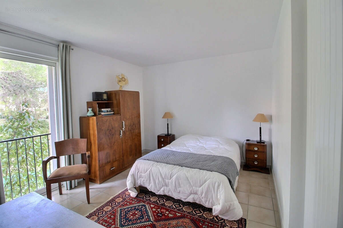 Maison à SAINT-CLEMENT-DE-RIVIERE