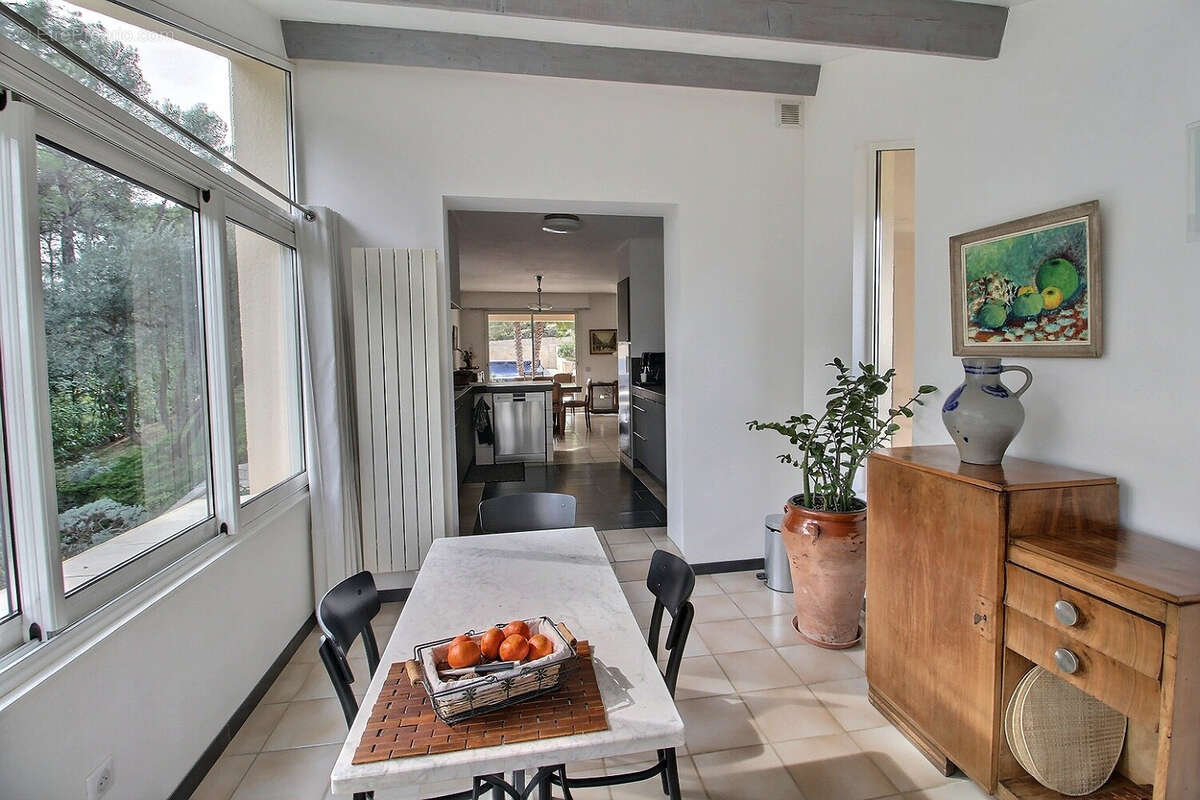 Maison à SAINT-CLEMENT-DE-RIVIERE