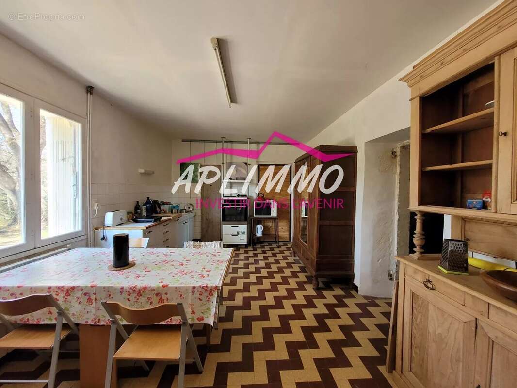 Maison à SAINT-MONTAN