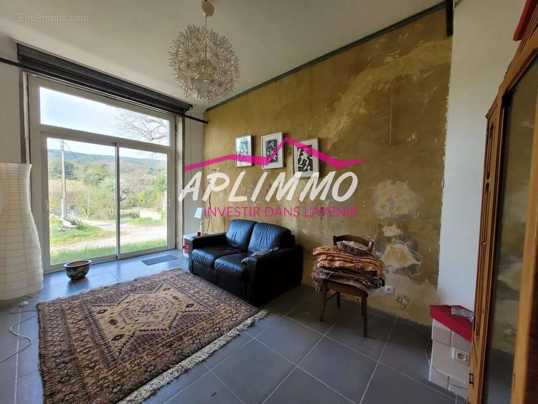 Maison à SAINT-MONTAN