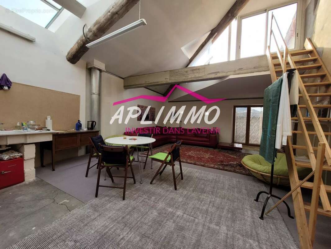 Maison à SAINT-MONTAN