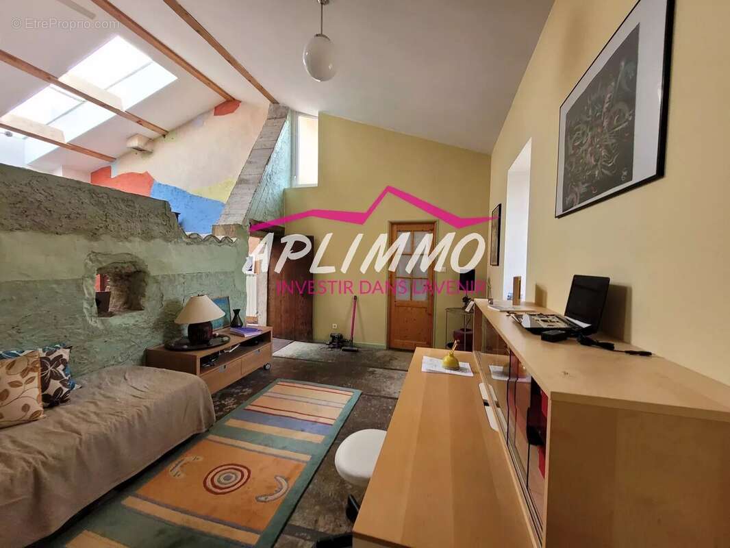 Maison à SAINT-MONTAN