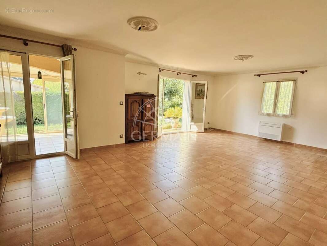 Maison à L'ISLE-SUR-LA-SORGUE