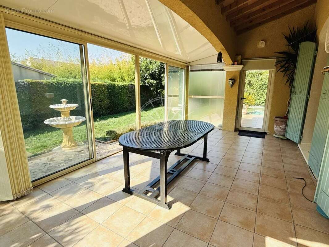 Maison à L'ISLE-SUR-LA-SORGUE